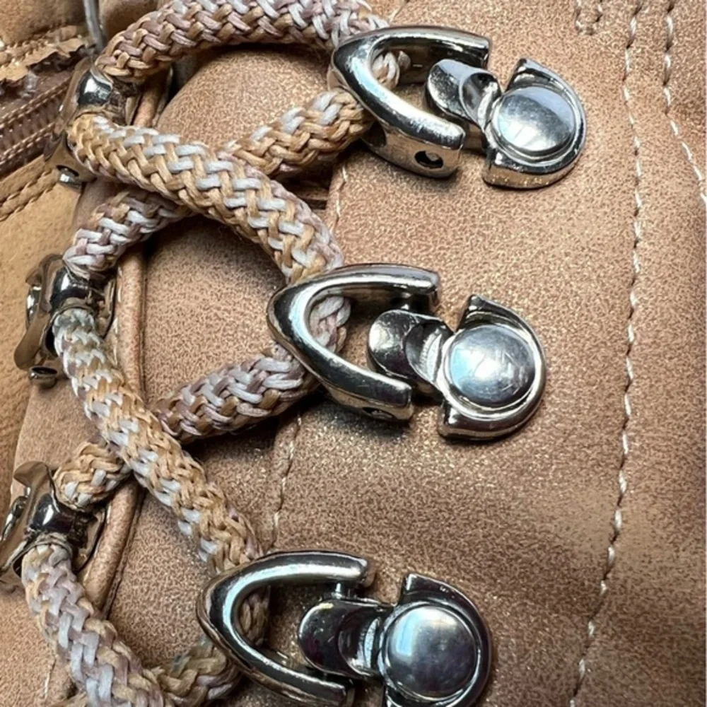 DV by DOLCE VITA‎ Cream & Tan Girls Ankle Boots Size 5